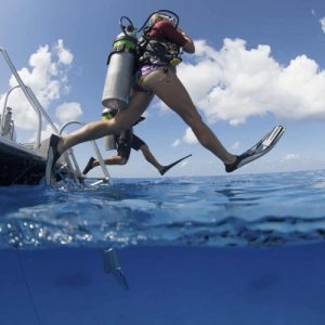 scuba-divers-enter-water-leaping-with-a-giant-stride-from-a-dive-boat--q3c2ss0xc2scdrmcpoiotctmx0v721c4mk6ei8hm3c